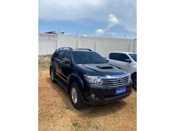 TOYOTA HILUX SW4 3.0 SRV 4X4 7 LUGARES 16V TURBO INTERCOOLER DIESEL 4P AUTOMÁTICO TOYOTA HILUX SW4 3.0 SRV 4X4 7 LUGARES 16V TURBO INTERCOOLER DIESEL 4P AUTOMÁTICO